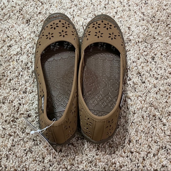 NWT. The Original Muk Luks - Picture 6 of 13